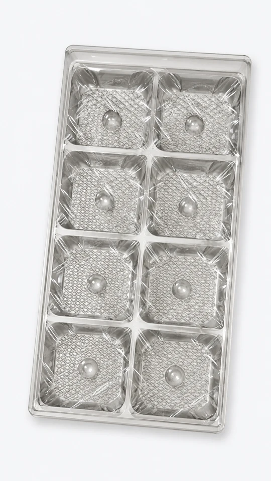 公司提供的透明多腔成型托盘实物